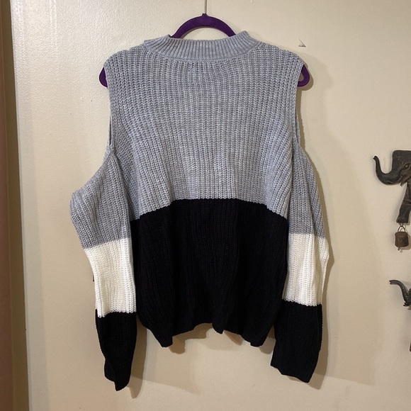 ALMOST FAMOUS sweater - Picture 2 of 8